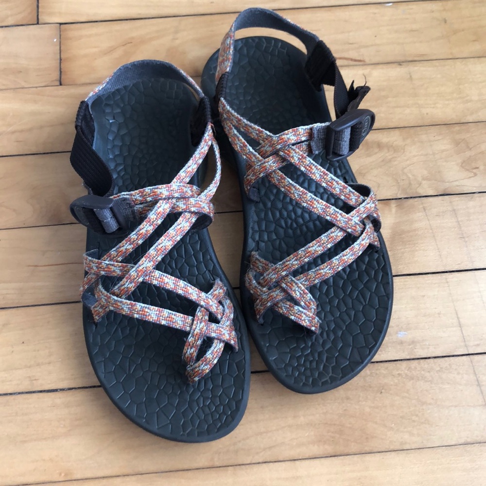 Womens Chacos with toe loop